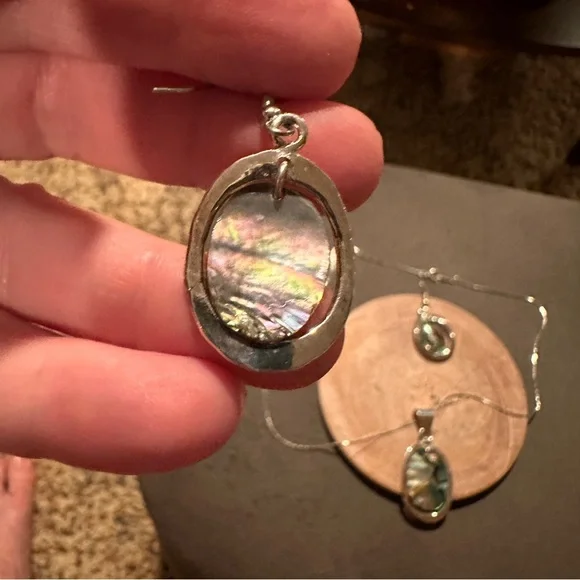 Silver Abalone Shell Jewelry Set necklace and earrings - Picture 6 of 7